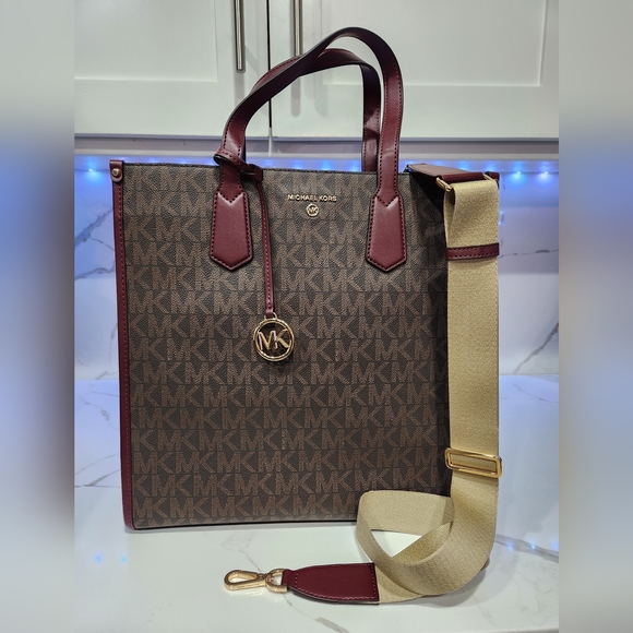Michael Kors Maple Large NS Signature Tote. NWT - Picture 2 of 12